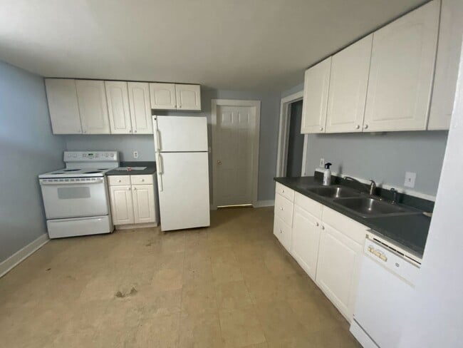 Building Photo - 10 State St Unit C