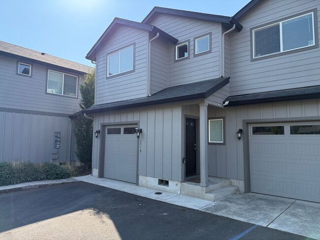 Photo - 2519 Justine Ln