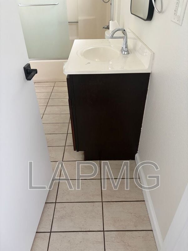 Photo - 432 N Kingsley Dr