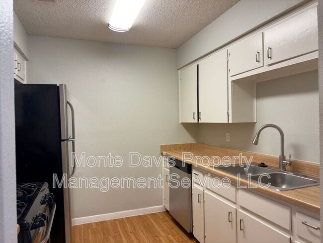 Photo - 115 Waller St Unit A