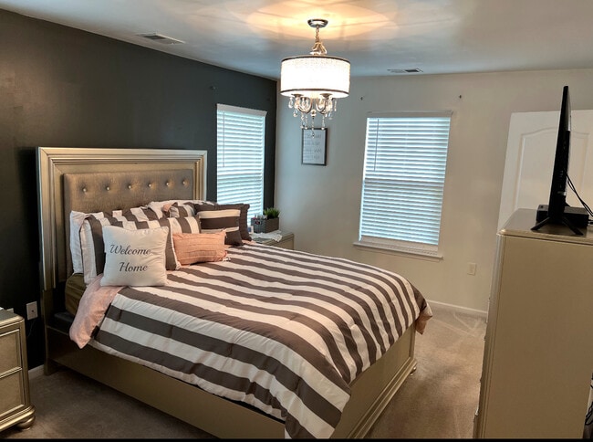 Photo - 1439 Hambledon Loop