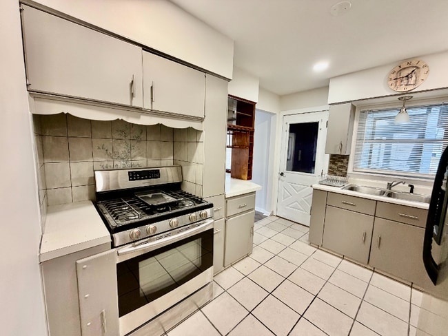 Photo - 3620 42nd Pl