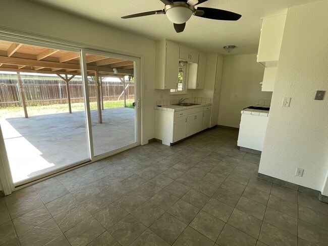 Photo - 4 Bedroom 2 Bath Ranch Style Home in Lemoore