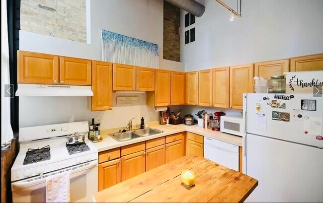 Photo - 226 N Clinton St Unit 106
