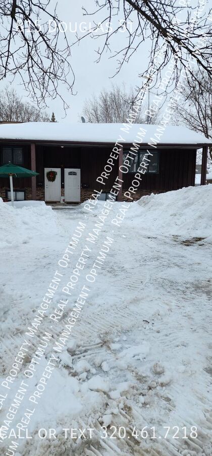 Photo - 815 Douglas St