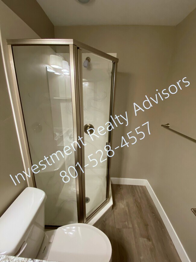 Photo - 263-265 S Poplar Ct-B Unit B