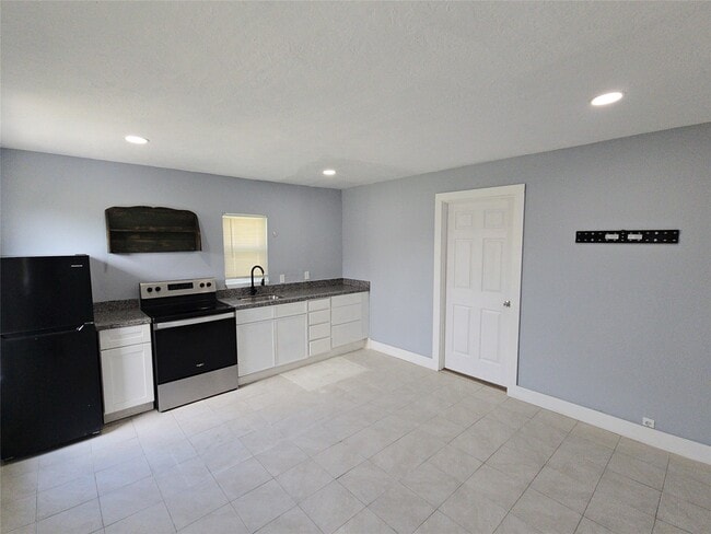 Photo - 9010 Linda Vista Rd