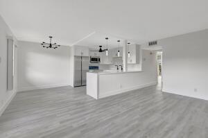 Photo - 2053 Wolverton C