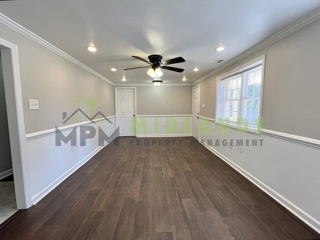 Photo - 472 Coleman Ave