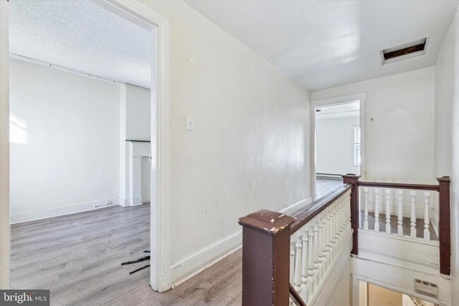 Building Photo - 326 E Airy St Rental