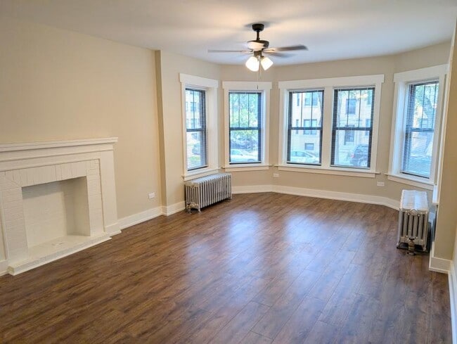 Building Photo - 1 bedroom in Chicago IL 60645 Unit 3