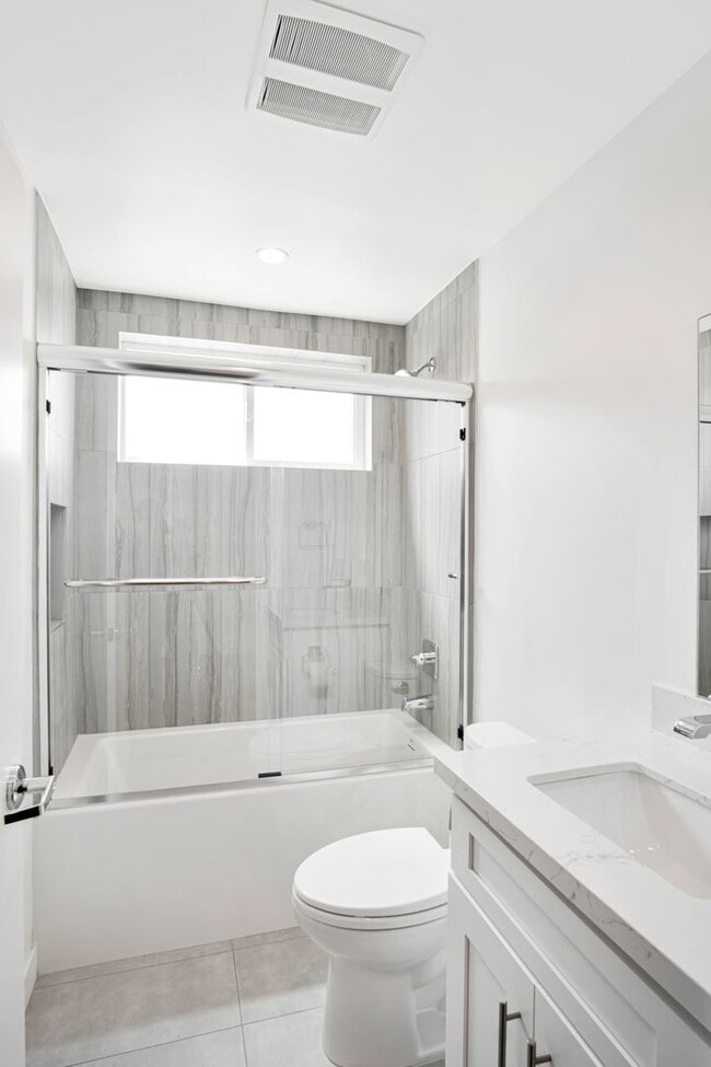 Photo - Newly Built 3Bed/3Bath Townhouse Available Now! Unidad Hesby St 10926 1/2