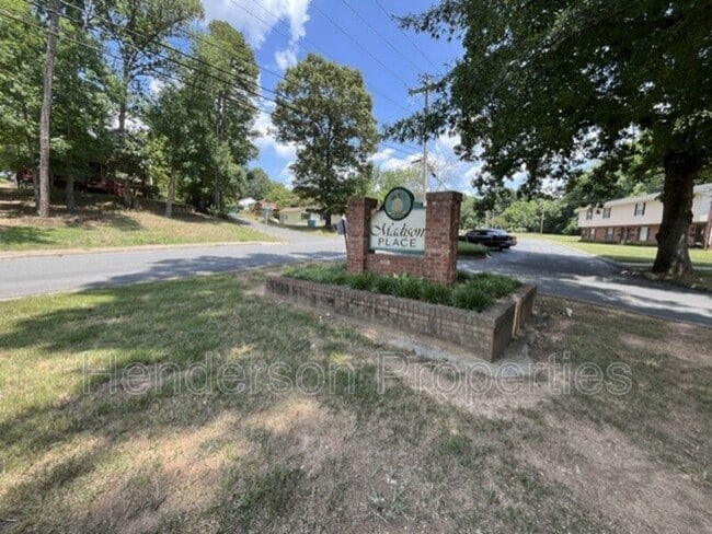 Photo - 1347 N 6th St