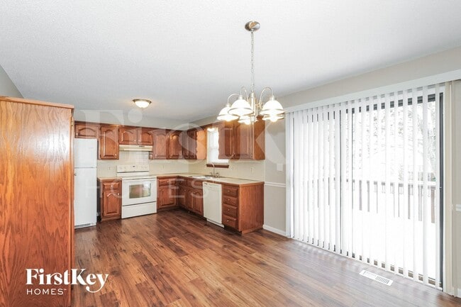 Photo - 2116 NE Cromwell St