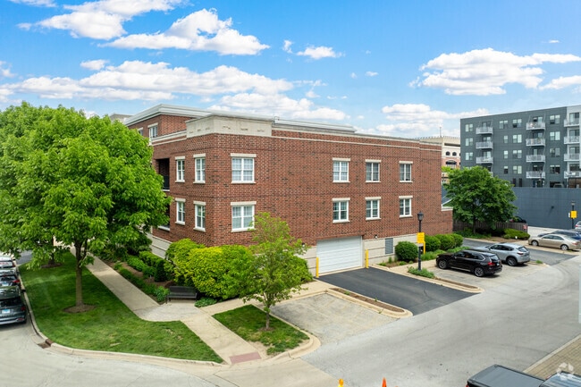 Primary - 111 N Larch Ave Apartments