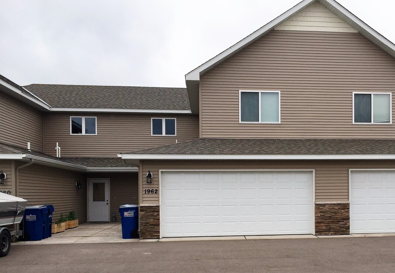 2 bedroom 1.5 bath Townhome - 2 bedroom 1.5 bath Townhome