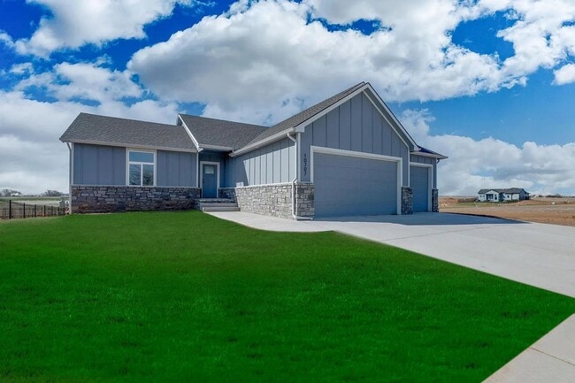 Building Photo - Single family home in west wichita which i...