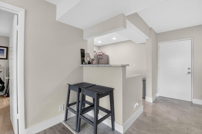 Photo - 480 NW 20th St Unidad 205