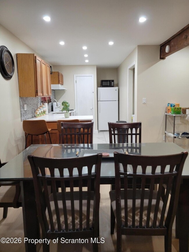 Photo - 353 Saunders Dr