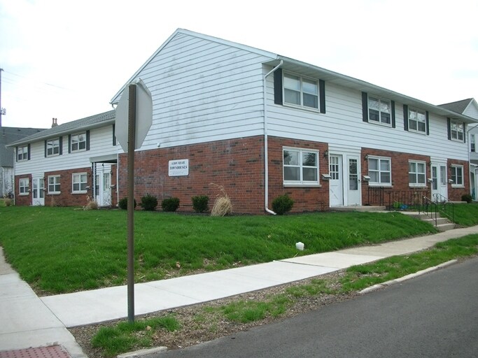 Photo - Aldon Square Town House Apartments