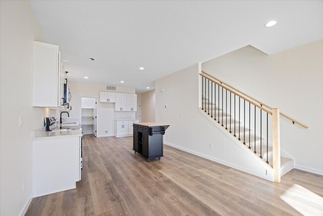 Photo - 717 E Lacrosse Ave