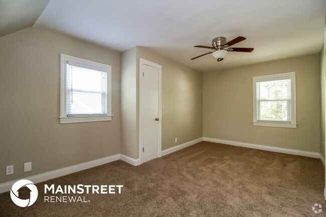 Building Photo - 4620 Hillside Dr Rental