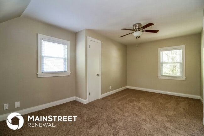 Building Photo - 4620 Hillside Dr Rental