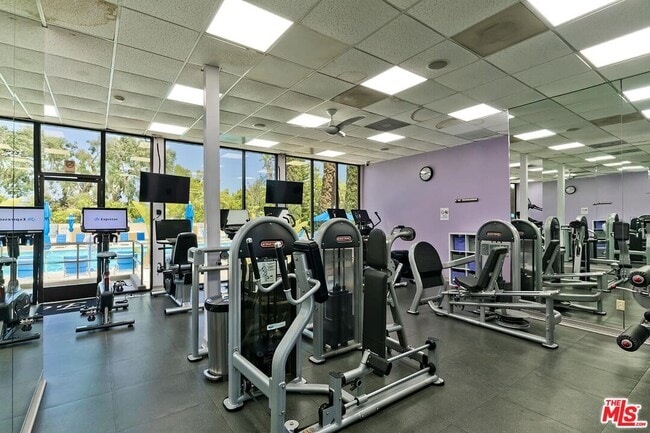 Photo - 2170 Century Pk E