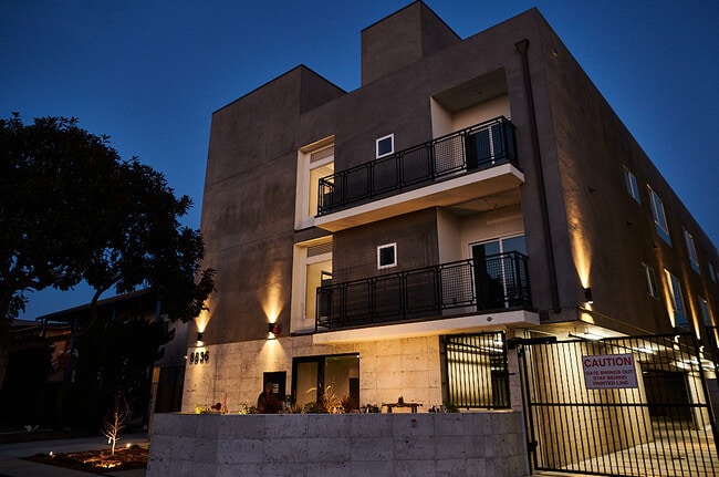 Building Photo - 8836 Reading Ave Rental