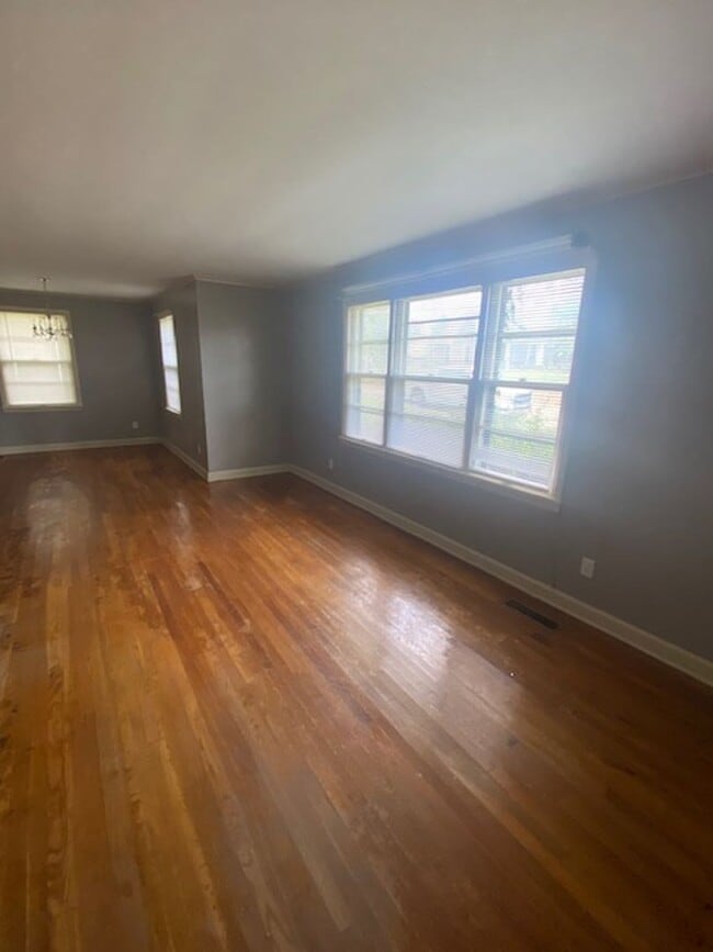 Photo - Renovated 3 Bedroom 3 Bath Home with Gameroom/4th Bedroom for Rent!