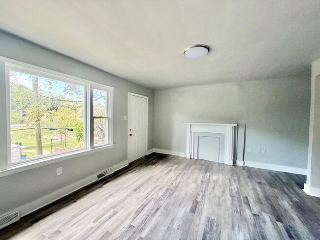Photo - 1721 Carll St