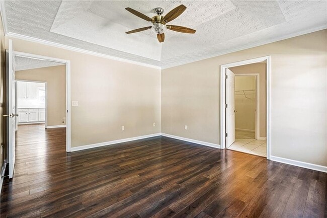 Photo - 815 Village Pl