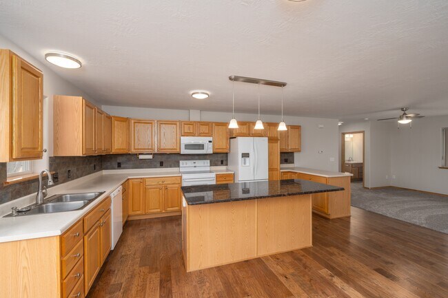 Photo - 1800 S Discovery Ave