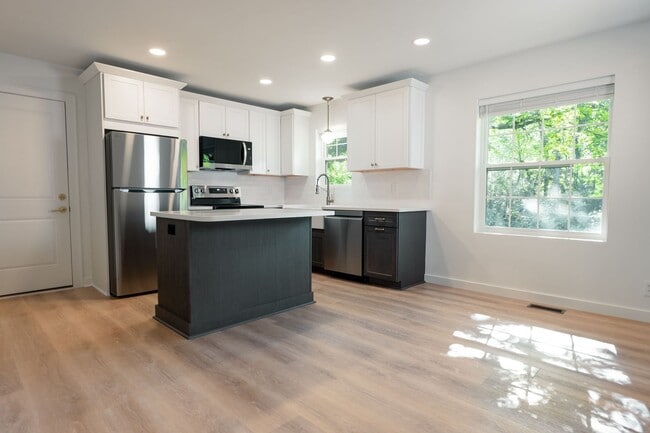 Photo - 3 Bed, 2 Bath Home in Walking Distance to ...