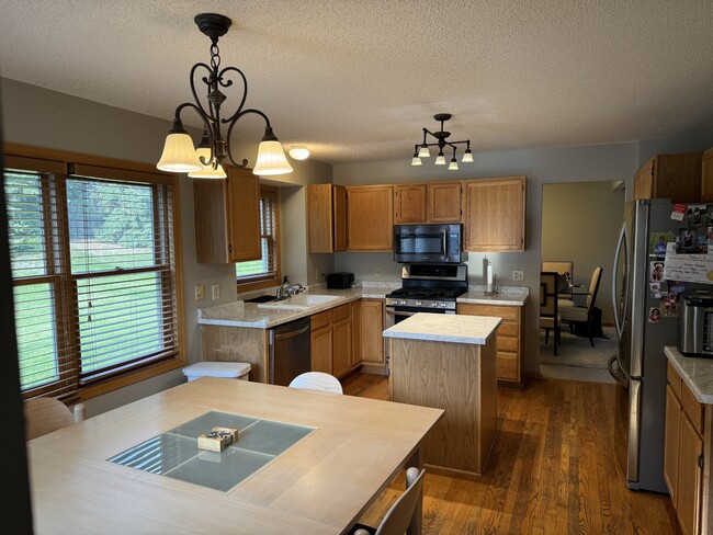 Photo - 16842 Hanover Ln