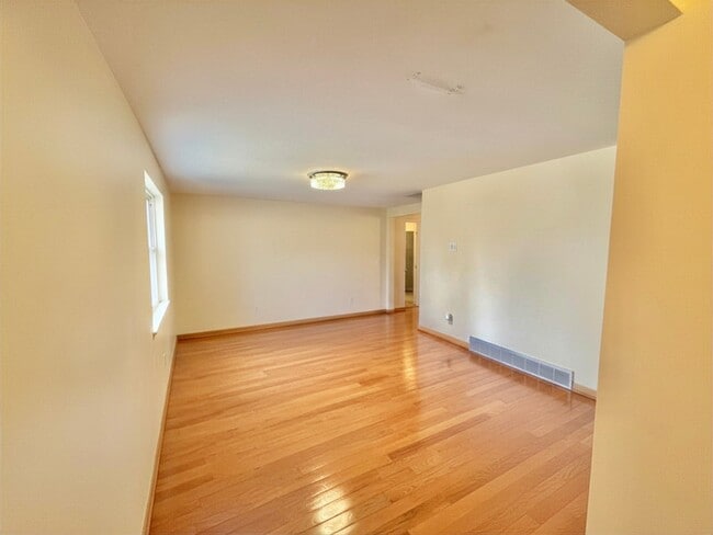 Photo - 227 Sunshine Dr