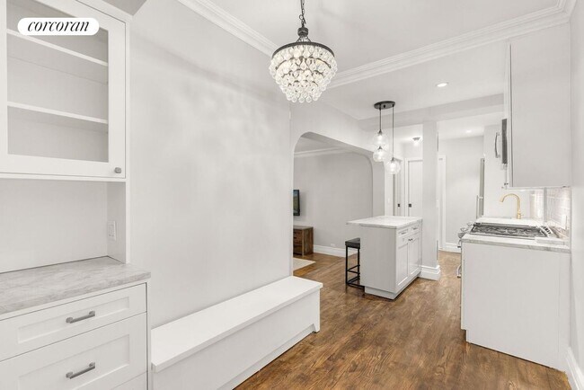 Photo - 210-218 W 19th St