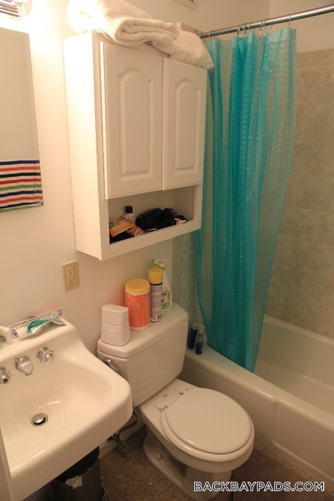 Photo - 272 Newbury St Unidad 12