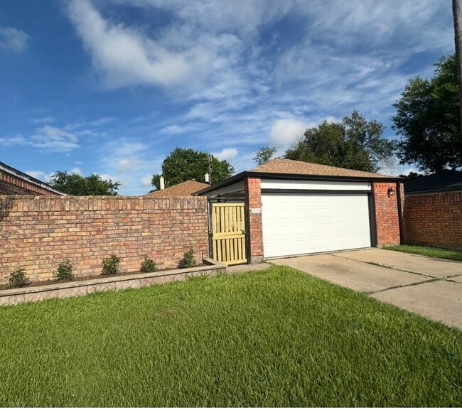 Building Photo - 13043 Bacard Ln