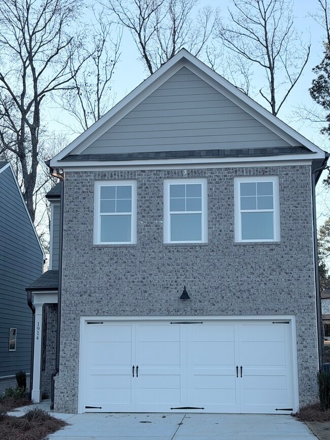 Building Photo - The Enclave At Mill Creek