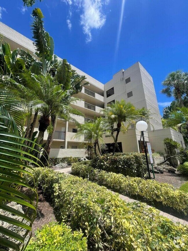 Building Photo - 2900 NW 42nd Ave Unit A508 Rental