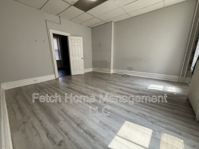 Building Photo - 633 Manor St Rental