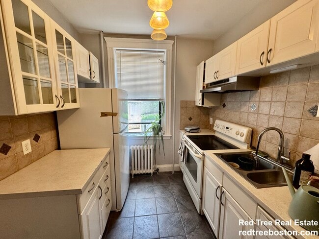 Photo - 6 Sutherland Rd Unit #3