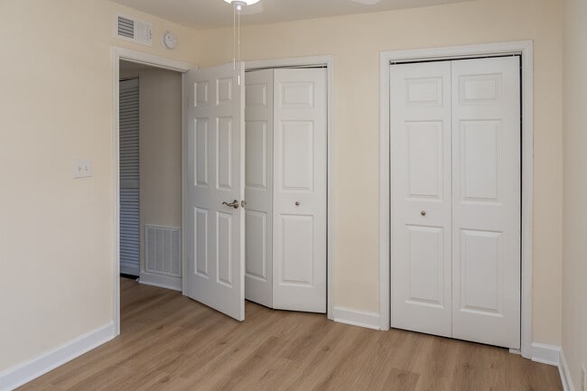 JR 1BR, 1BA - 478SF - Bedroom