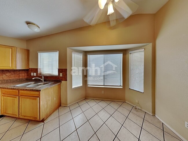 Photo - 1566 W Breakwell St