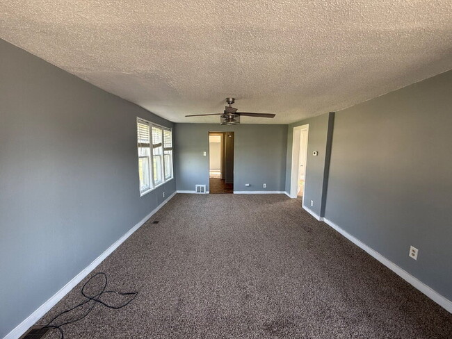 Photo - 1321 Army Post Rd