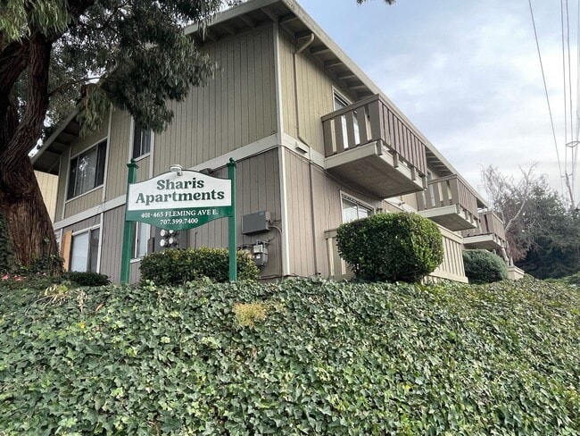 Building Photo - Upstairs Vallejo 1-Bedroom with Newer Carpet & On-Site Laundry Unit 407 Fleming Ave E