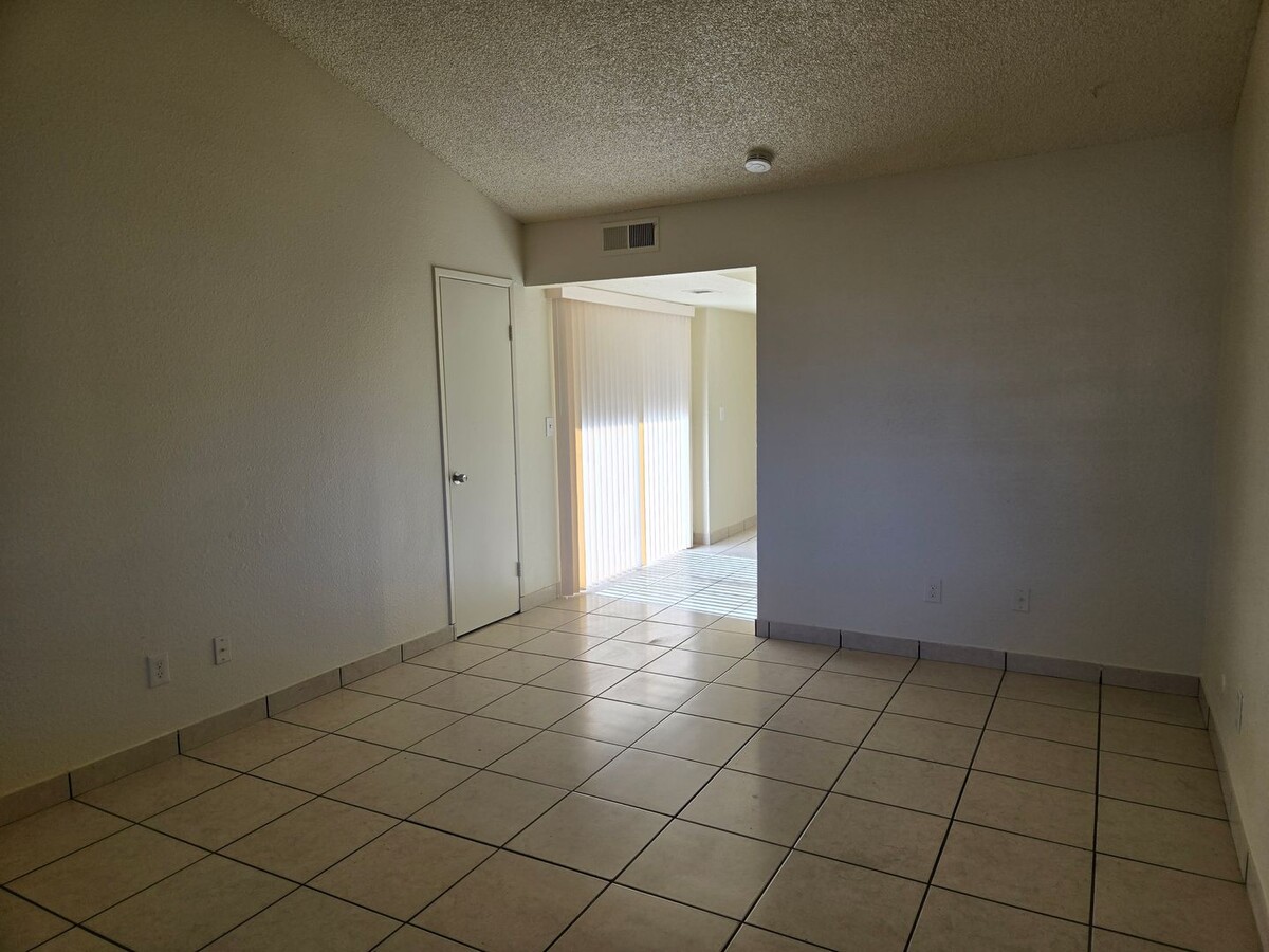 Photo - 2714 Pyramid Ave