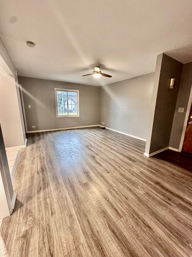 Photo - 1702 W Oakton St