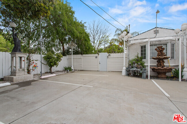 Building Photo - 7410 Balboa Blvd Rental